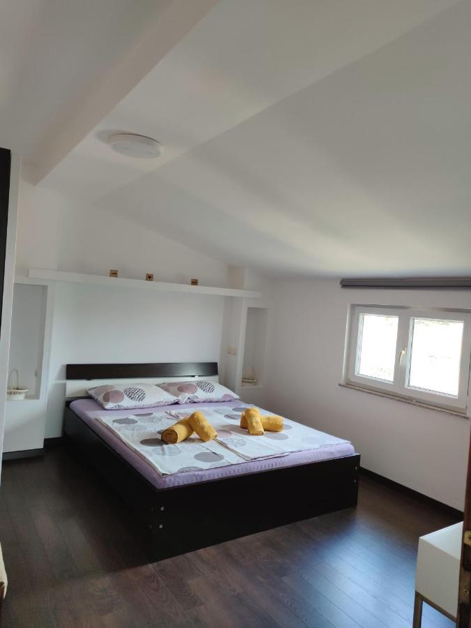 Comfortable Apartment Near Pula Marčana Quarto foto